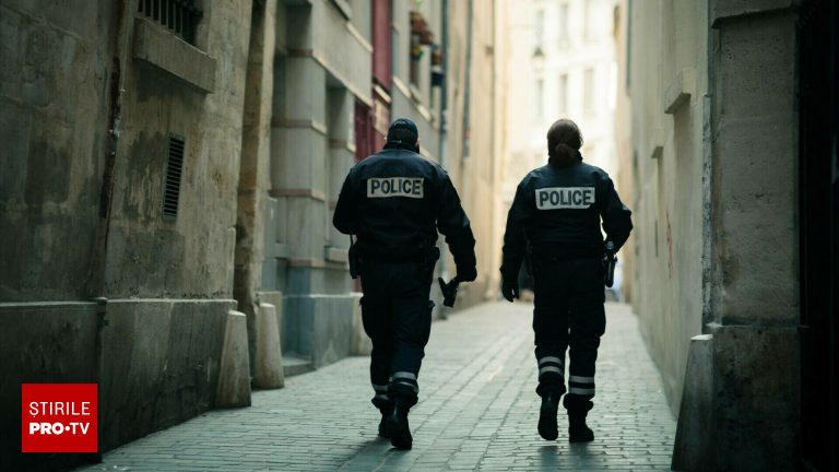 Scandal la Paris Doi tineri au atacat o femeie insarcinata
