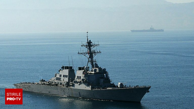 Un distrugator american a fost alungat din Marea Chinei de Sud