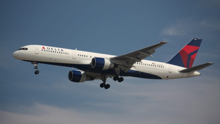 Pasagerii unui avion din SUA au stat 24 de ore in aeronav