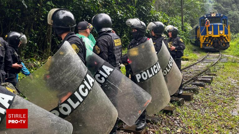 Peru a evacuat 1400 turisti din Machu Picchu