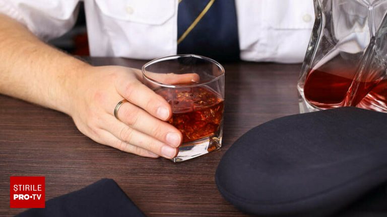 Piloi bei i echipaj drogat avion ieit de pe pist
