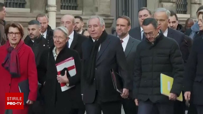 Politolog Premierul Bayrou a ales sinuciderea politica