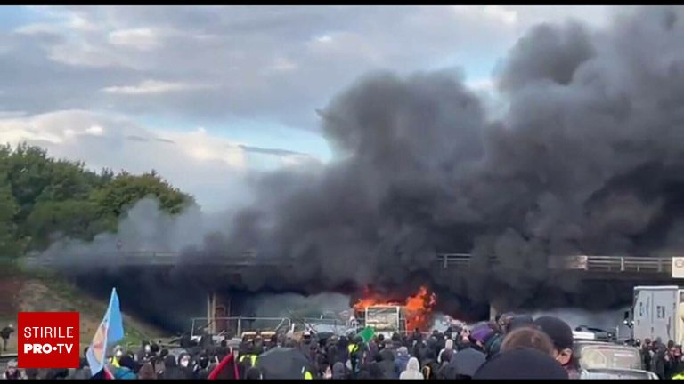 Proteste violente din cauza crizei politice din Franta