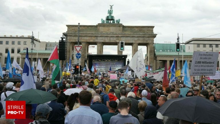 Toate razboaiele sunt o crima 12000 de oameni la Berlina GALERIE FOTO