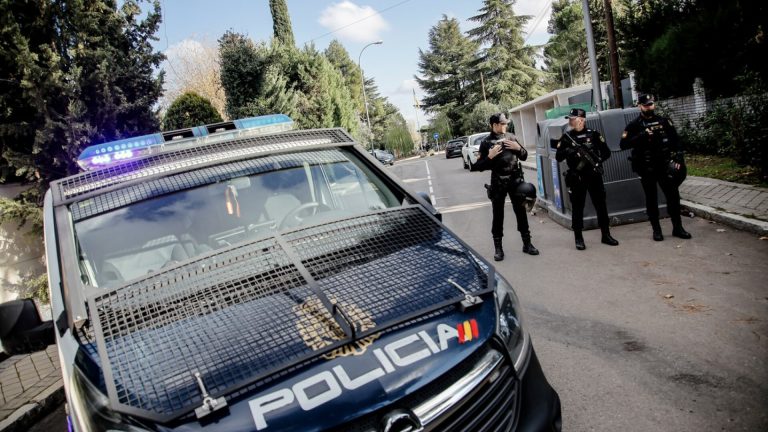 Ce a descoperit un barbat cu 770000 euro la banca