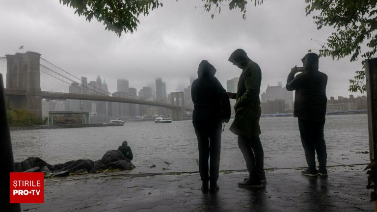 Doi morti si zboruri perturbate la New York VIDEO