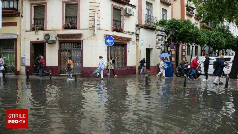Inundații periculoase în Spania: Apa a pătruns în autobuze și spital. Inundatii periculoase in Spania Apa a patruns in autobuze si spital