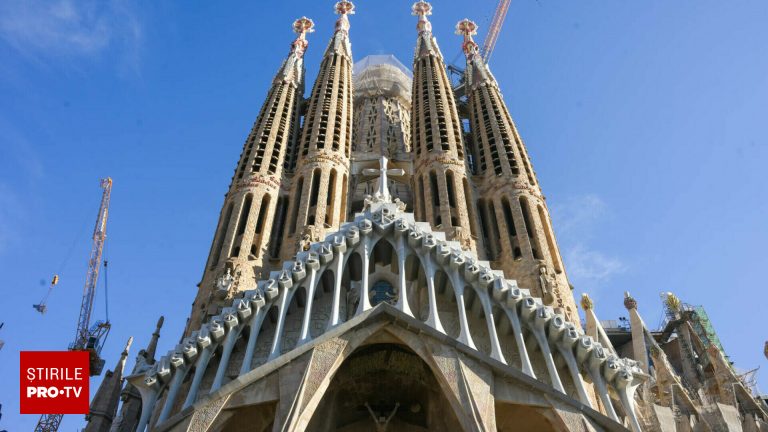 Sagrada Familia din Barcelona este cea mai înaltă biserică. FOTO&VIDEO Sagrada Familia din Barcelona este cea mai inalta biserica FOTOVIDEO