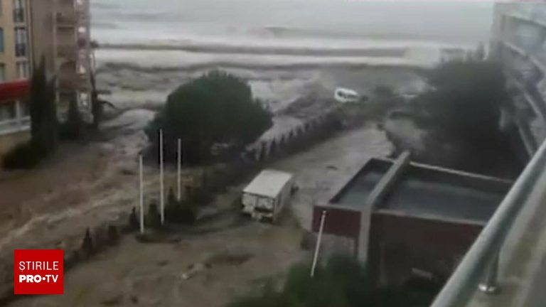Statiuni de la Marea Neagra distruse de viituri