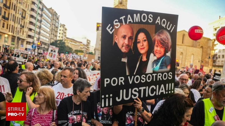 Sute de oameni s au strans la Valencia pentru victimele inundatiilor din octombrie 2024