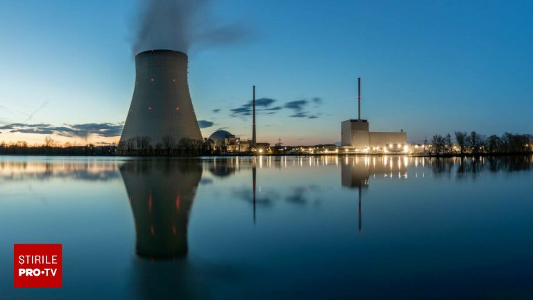 Turnurile unei centrale nucleare din Bavaria demolate