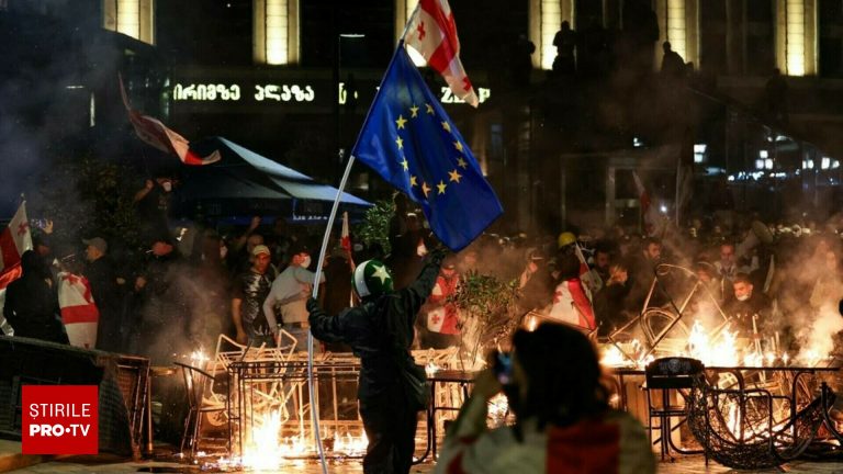 Zeci de mii de georgieni protestează la Tbilisi Zeci de mii de georgieni protesteaza la Tbilisi