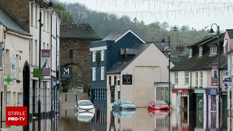 Furtuna Claudia a creat daune în Marea Britanie: Trafic blocat și avertizări de inundații severe. GALERIE FOTO Furtuna Claudia a creat daune in Marea Britanie Trafic blocat si avertizari de inundatii severe GALERIE FOTO
