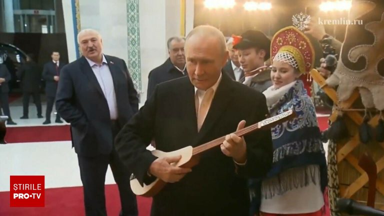 Instrumentul pe care a incercat sa cante Putin in Kargazstan