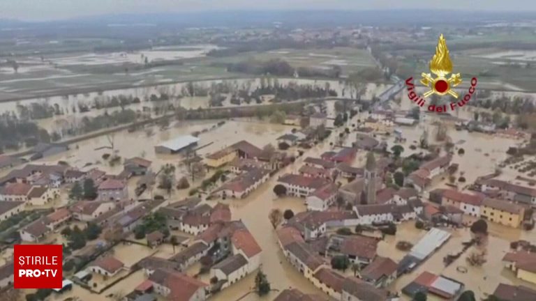 Inundații masive în Nordul Italiei: oameni pe acoperișuri Inundatii masive in Nordul Italiei oameni pe acoperisuri