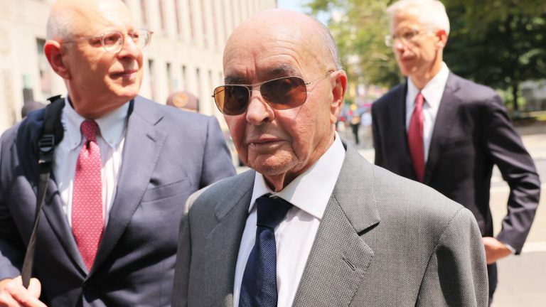 Joe Lewis, fost patron Tottenham, grațiat de Trump Joe Lewis fost patron Tottenham grajat de Trump
