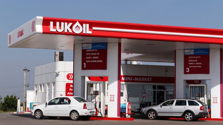 Lukoil nu mai poate plăti angajații din Irak Lukoil nu mai poate plati angajatii din Irak