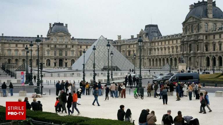 Muzeul Luvru creste biletele cu 45 pentru turisti