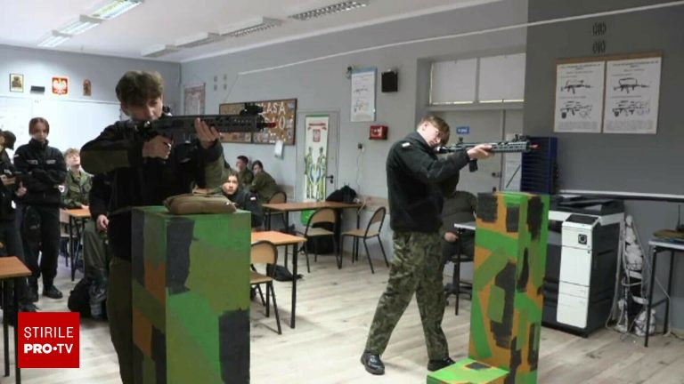 Polonia a introdus cursuri de pregătire militară în școli Polonia a introdus cursuri de pregatire militara in scoli