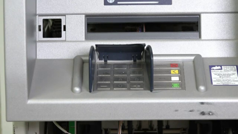 Român condamnat în SUA pentru furt de date de bancomate Roman condamnat in SUA pentru furt de date de bancomate