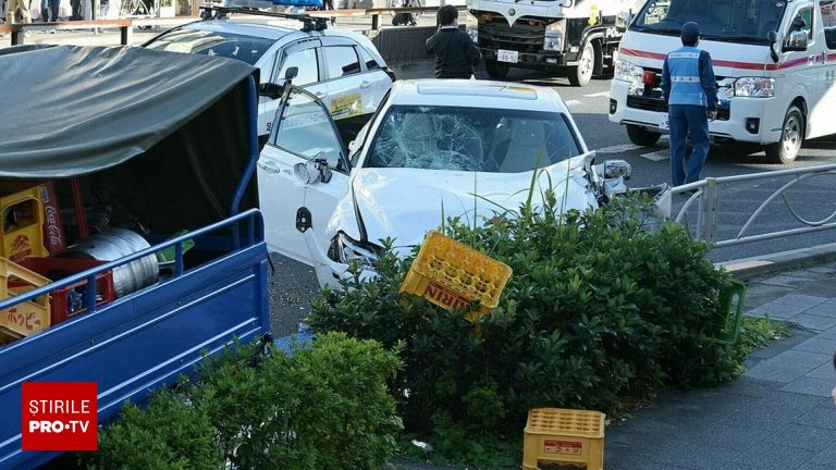 Scene de groază la Tokyo: o mașină a intrat în mulțime. Scene de groaza la Tokyo o masina a intrat in multime