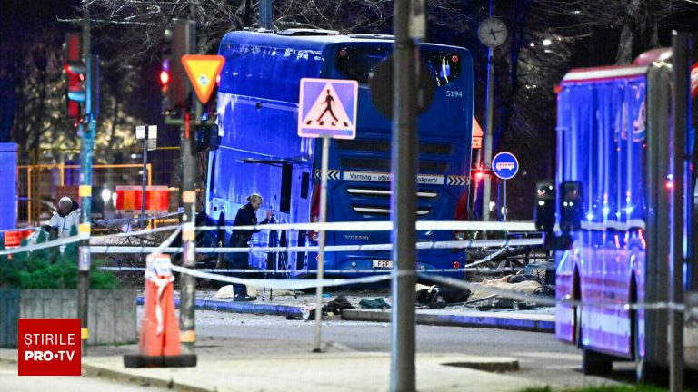 Tragedie in Suedia Autobuz intra in multime victime multe