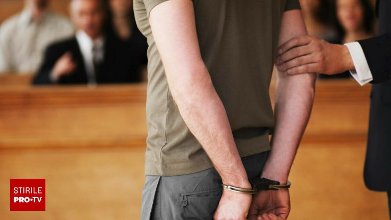 Un roman arestat in Germania pentru svastici desenate cu sange