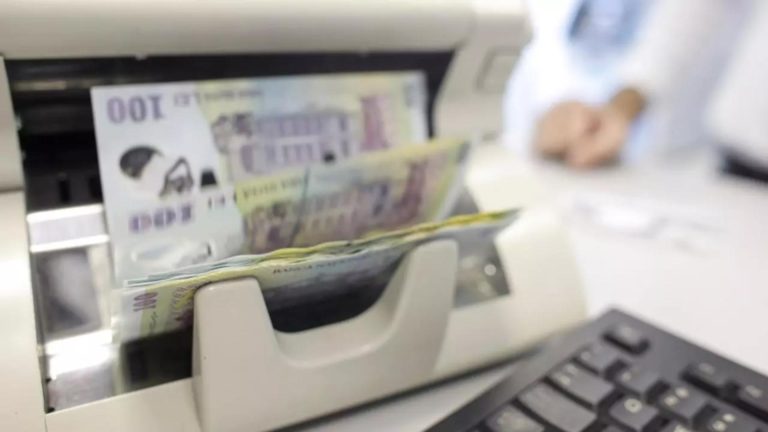 Avertisment BNR Populatia platete datoriile firmele se indatoreaza