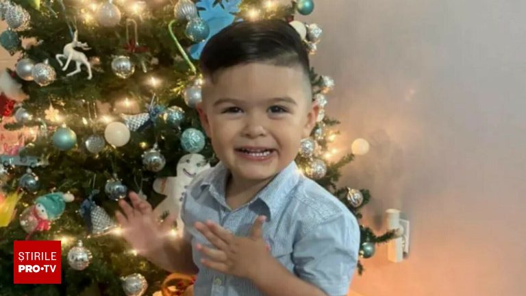 Baiat de 3 ani si a pierdut familia in Texas