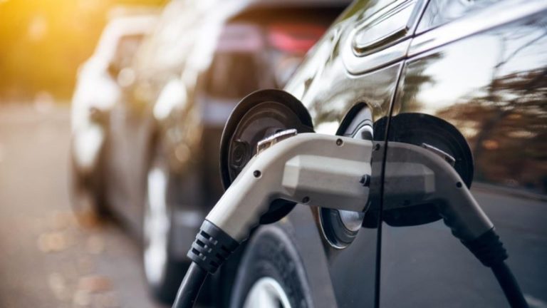 China asaltează Europa. Tesla în picaj. Unde sunt producătorii auto europeni? China asalteaza Europa Tesla in picaj Unde sunt producatorii auto europeni