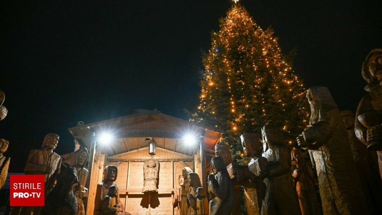 Crăciunul a revenit în Betleem, bradul aprins Craciunul a revenit in Betleem bradul aprins