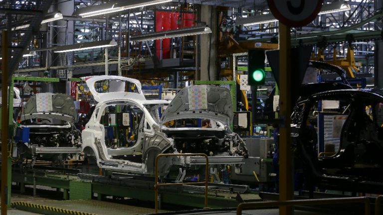 Criza majora in industria auto 10 fabrici europene se inchid