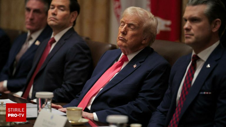 Donald Trump a parut ca a atipit in sedinta Cabinetului FOTO