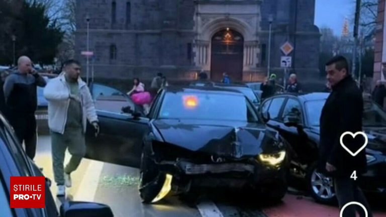 Germania: Trei răniți după ce un bărbat a intrat cu Audi într-o stație de autobuz Germania Trei raniti dupa ce un barbat a intrat cu Audi intr o statie de autobuz