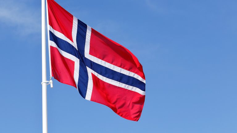 Norvegia isi intarescte apararea cu submarine si rachete