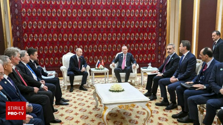 Reactia lui Putin cand a realizat ca microfonul nu functioneaza VIDEO