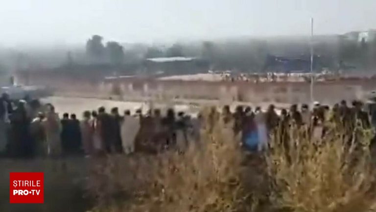 Un copil din Afganistan a executat public un barbat