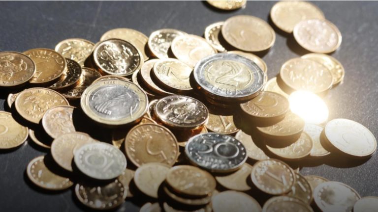 Băncile din Bulgaria, asaltate de oameni cu leva monede Bancile din Bulgaria asaltate de oameni cu leva monede