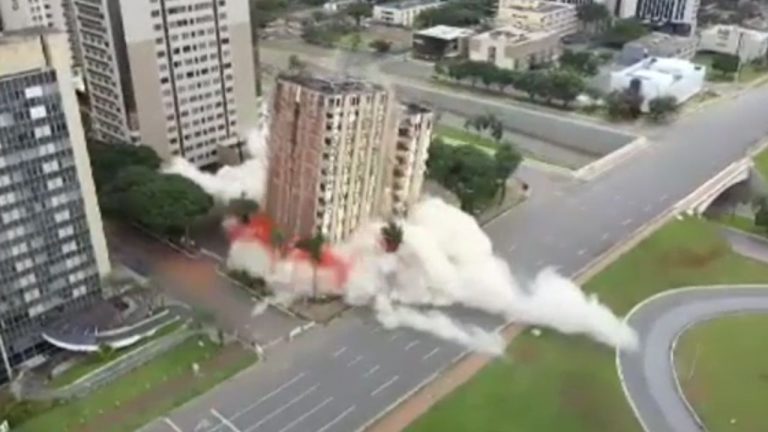 Cel mai vechi hotel de lux din Brasilia a fost demolat prin implozie Imagini uimitoare