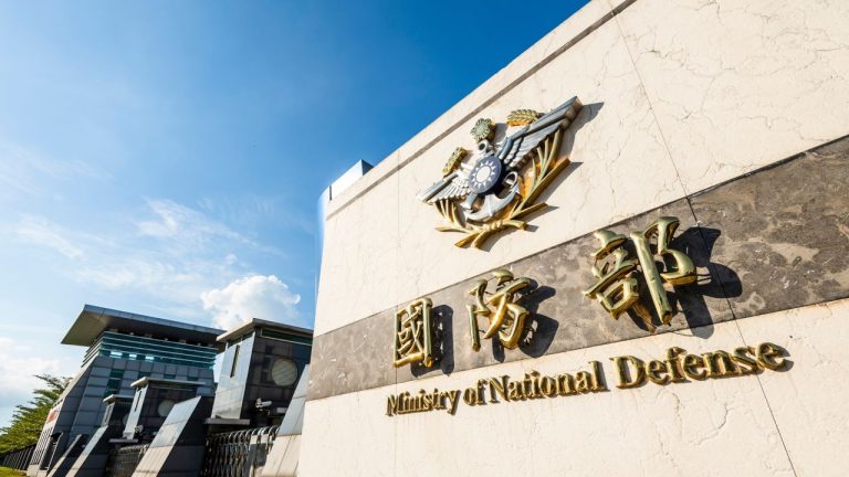 China a început o anchetă împotriva celui mai important general al țării, acuzat de încălcări grave ale legii. China a inceput o ancheta impotriva celui mai important general al tarii acuzat de incarecari grave ale legii