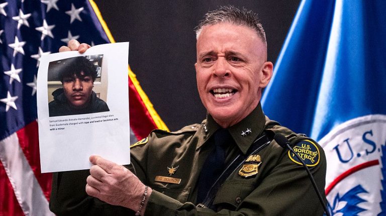 Cine este Gregory Bovino comandantul care intruchipeaza imaginea rigida a lui Donald Trump referitoare la imigratia din SUA