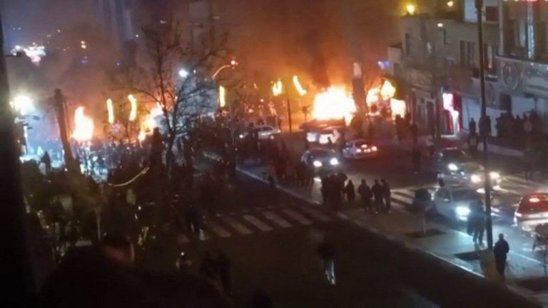 „Cu toții cunoaștem pe cineva care a fost ucis” – protestatari din Iran împărtășesc experiențele lor despre represiunea brutală Cu toii cunoastem pe cineva care a fost ucis protestatari din Iran impartasesc experientele lor despre represiunea brutala