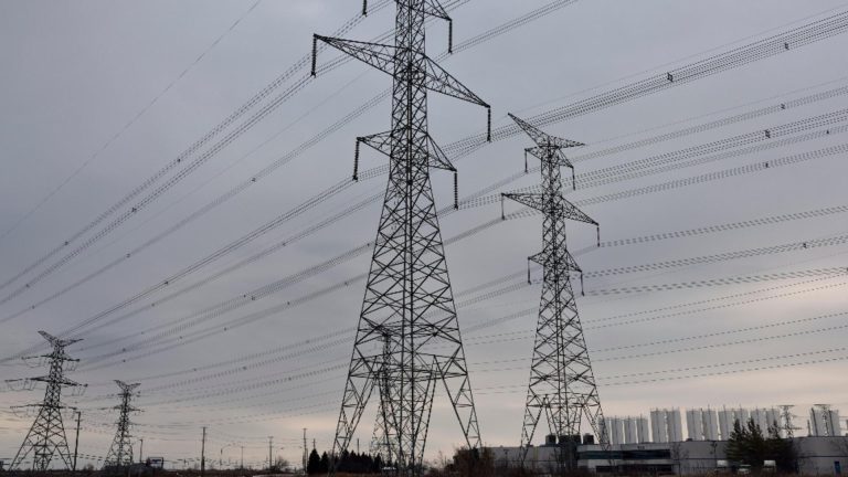 Energia electrica scumpita cu aproape 61 in decembrie