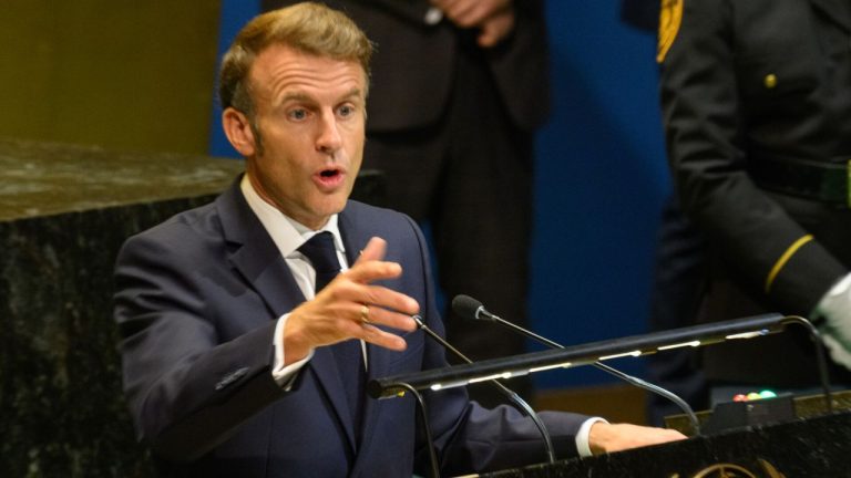 Franța va interzice accesul copiilor sub 15 ani la rețelele sociale. Macron: „Tinerii noștri să nu mai fie influențați” Franta va interzice accesul copiilor sub 15 ani la retelele sociale Macron Tinerii nostri sa nu mai fie influenti