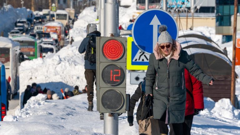 Imagini din Kamchatka, unde orașele au fost acoperite de zăpadă. Cum arată după ce ninsorile s-au oprit. Imagini din Kamchatka unde orasele au fost acoperite de zapada Cum arata dupa ce ninsorile s au oprit