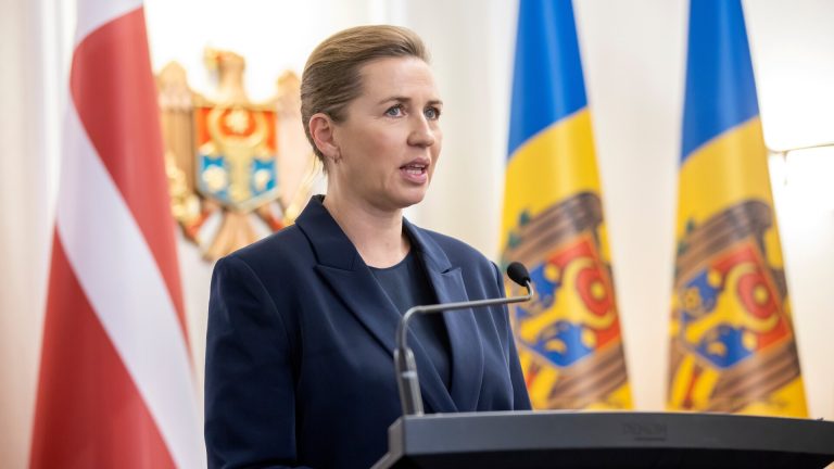 Liderul danez Mette Frederiksen Trump va sfarsi NATO daca invadeaza Groenlanda
