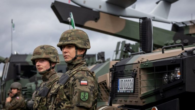 NATO isi propune zone automatizate de aparare cu foarte putini soldati la granita cu Rusia Ce se testeaza deja in Romania