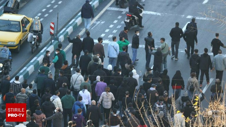 Protestatarii din Iran cer libertate si moarte dictatorului
