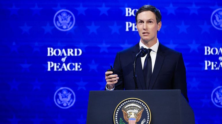 Resortul de lux pe care ginerele lui Trump intenționează să-l construiască în Albania, contestat de organizații neguvernamentale. Se solicită suspendarea proiectului. Resortul de lux pe care ginerele lui Trump intentioneaza sa l construiasca in Albania contestat de organizatii neguvernamentale Se solicita suspendarea proiectului