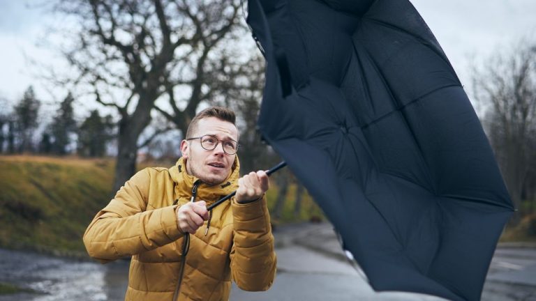 Românii din Marea Britanie, avertizați de Ministerul Afacerilor Externe. Furtuna Chandra va provoca inundații, vânt puternic și blocaje în trafic. Romanii din Marea Britanie avertizati de Ministerul Afaceriilor Externe Furtuna Chandra va provoca inundatii vant puternic si blocaje in trafic